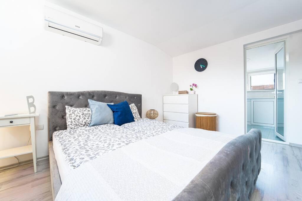 Central Apartment 2Bd Next To Vitosha Bul. 소피아 외부 사진