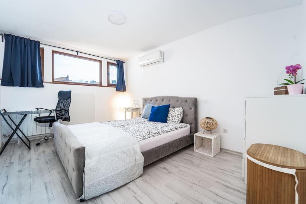 Central Apartment 2Bd Next To Vitosha Bul. 소피아 외부 사진